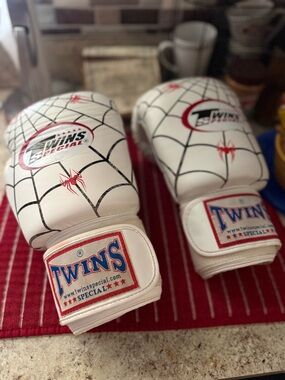 Twins special spider twins 16oz boxing Muay Thai kickboxing gloves nice rare
